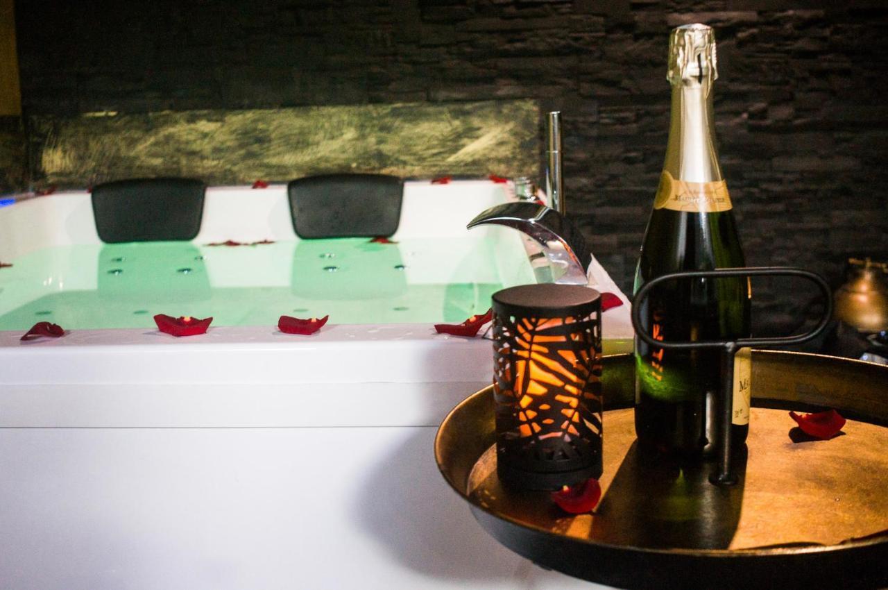 Love Suites & Spa "Le Loft" Avec Jacuzzi Privatif Médis Kültér fotó